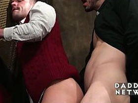 神父的淫穴新世界，展开了 korean gay boy porn