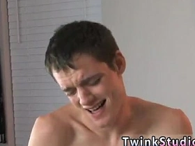 忧郁系亚裔男同志色情片 凯莱布·科尼姆初来乍到跃跃欲试 amature gay chinese porn