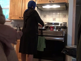 我操!!! 差点被巴基斯坦继母发现我亮出大鸡巴 asian gay porn x