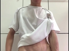 大屌哥炫耀勃起巨根 gay japan porn freeze