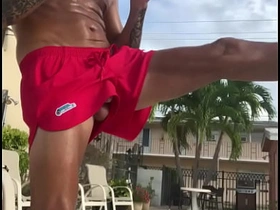 鸡巴意外从短裤里弹出 japan gay porn school