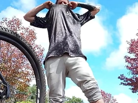 骑单车让我鸡儿梆硬 asian muscle bottom gay porn