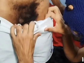 客户约了炮但临阵退缩，我让他全吞了还舔我脚。完整版在Xvideos高级区 chinese group gay porn