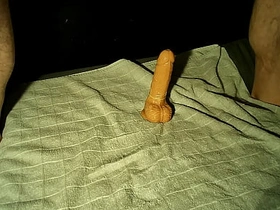 旧假阳具，新鲜精液 malaysian chinese gay porn