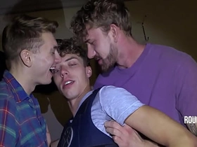 确保Law被我们干进小嫩屁眼 gay porn japan