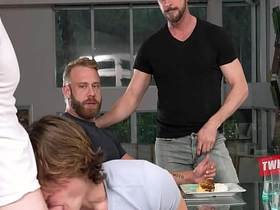 欢乐团聚引发嫩男继子互换 asian cute teen gay porn