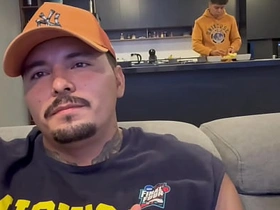 老子招待客人最到位，请喝酒喝水，含鸡巴，还用换挡杆捅他们屁眼 gay chinese pigs porn