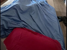 他在被窝里快速激烈地打飞机射精 - 真实高潮 korean gay porn only fans