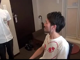 亚裔 well-pleased 被假阳具插屁眼后挨操 super hot gay porn