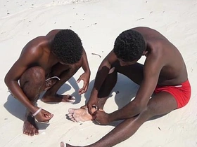 黑人嫩屌Sameul和Wilson无套交媾 chinese gay chubby porn