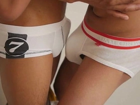 浴室激情性爱 japanese skinny gay porn