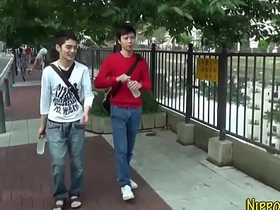 亚洲嫩鸡被射满脸精 japan gay porn