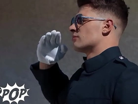 嫩菊爆浆 - Vexillum warn Waters被后入到射，然后跪着接Malik Delgaty的精液 tied asian gay porn