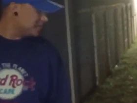 停车撒尿时遇到个小伙子求口交，之后带我去他家趁老婆睡着猛干 asian gay soccer porn