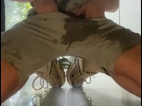 素人男孩厨房尿失禁地板湿透 asian gay porn xxx