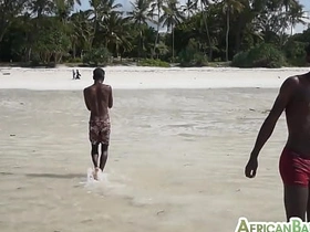 赤裸黑肤嫩弟淋浴后填素人 chinese man gay porn