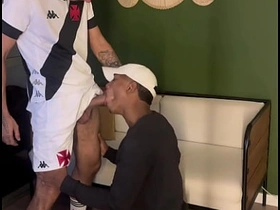 赌球输了把屁眼献给巴西佬 - 免费 japanese gay porn kitchen