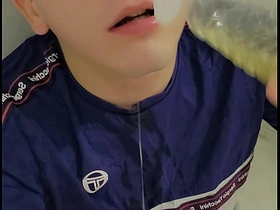 18岁男孩玩自己的鸡巴 old man gay sex videos asian