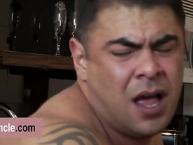 超性感猛男瑞奇遇到暗恋对象，现在该干点刺激的了 gay asian straight porn