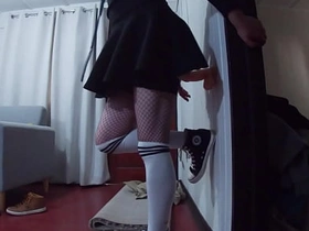 穿迷你裙的Chico从肛门拳交入门，塞进他的新巨型假阳具 gay chinese flip porn