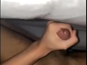 亚裔小骚货揉搓发情的鸡巴 sex gay asian porn