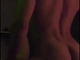 几杯酒下肚后，我那直男上司主动在酒店操了我 asian gay sex videos tube 8