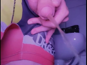 小白脸在厕所撒尿后舔自己的尿 gay porn chinese 2026