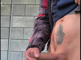 知道远处有人看我自慰，我鸡巴硬得不行 porn hub japan gay