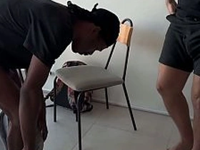 客户来询价结果被黑屌捅爆还吃了两发浓精 chinese and white gay massage porn