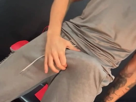 肌肉猛男狂撸挑衅你 agay indonesia gay porn