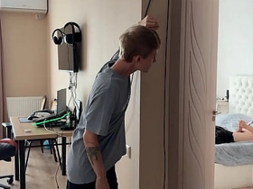 第一部 撞见直男朋友对着基片打飞机 kevin asian gay porn