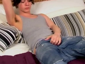 HomoEmo：情绪摇滚骚货桑迪·詹金斯在床上撸硬屌 chinese seduction gay porn