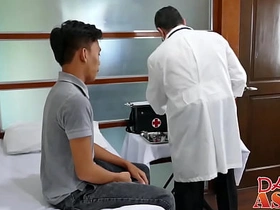 可爱嫩屄Jude被老同志Mike猛干 korean sauna gay porn