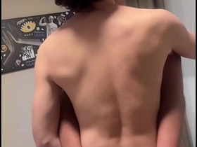 甜美小鲜肉被强势猛男干爆 two cops one chinese guy gay porn