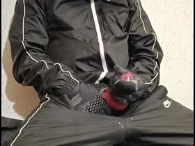 穿运动裤的骚年发情了 korean gay porn sub