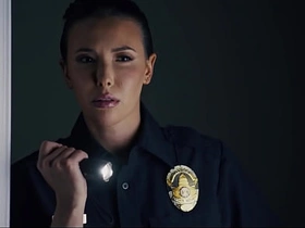 警察闯入外星扶她家 - 性渴寄生虫把辣妹变人妖 japan gay porn library