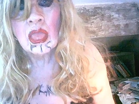 脏烟枪母狗莎拉喝尿自辱 边打飞机边用巨屌假阳具捅屎眼贱穴 gay slave porn chinese