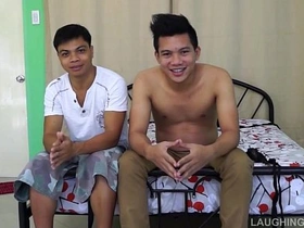 亚洲男孩Rolly被挠痒并射一脸 asian gay movie porn