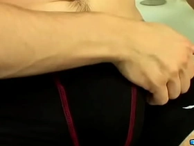 UndieTwinks: Bryce Corbin洗澡时硬到流水还猛撸 hot properties gay porn