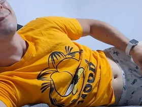 饥渴大学生在床上撸管等继父 big chinese dude gay porn