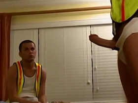 老爹性档案: 菜鸟Felix Andrews的紧穴吞下Richie Sabatini和Andrew Justice的肥屌 fat chinese guy porn gay