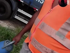 一边等卡车装货一边打飞机 japan gay porn bukkake