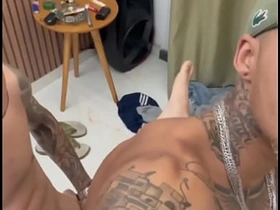 我带同事来双飞我老公和我 korean hunk gay porn