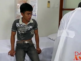 看诊时被无套中出的亚裔少年 gay porn muscle chinese