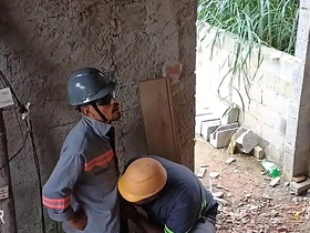 电工说就爱捅助手屁眼往里猛操 gay asian top porn