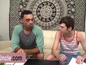 俊美的达科塔那光滑的屁股被干爆了 sex videos hot asian gay