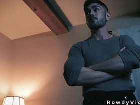 沉迷游戏的直男第一次被肛交 porn gay japan student