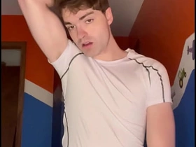 非法入室顺便爆操这个小骚货的屁眼 taiwan handsome gay porn