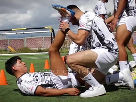 第一次无套群P和足球队友训练后乱搞 gay porn cowok indonesia