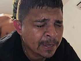 修车工用屁眼还债，被三根大屌轮着操 gay porn hot arab